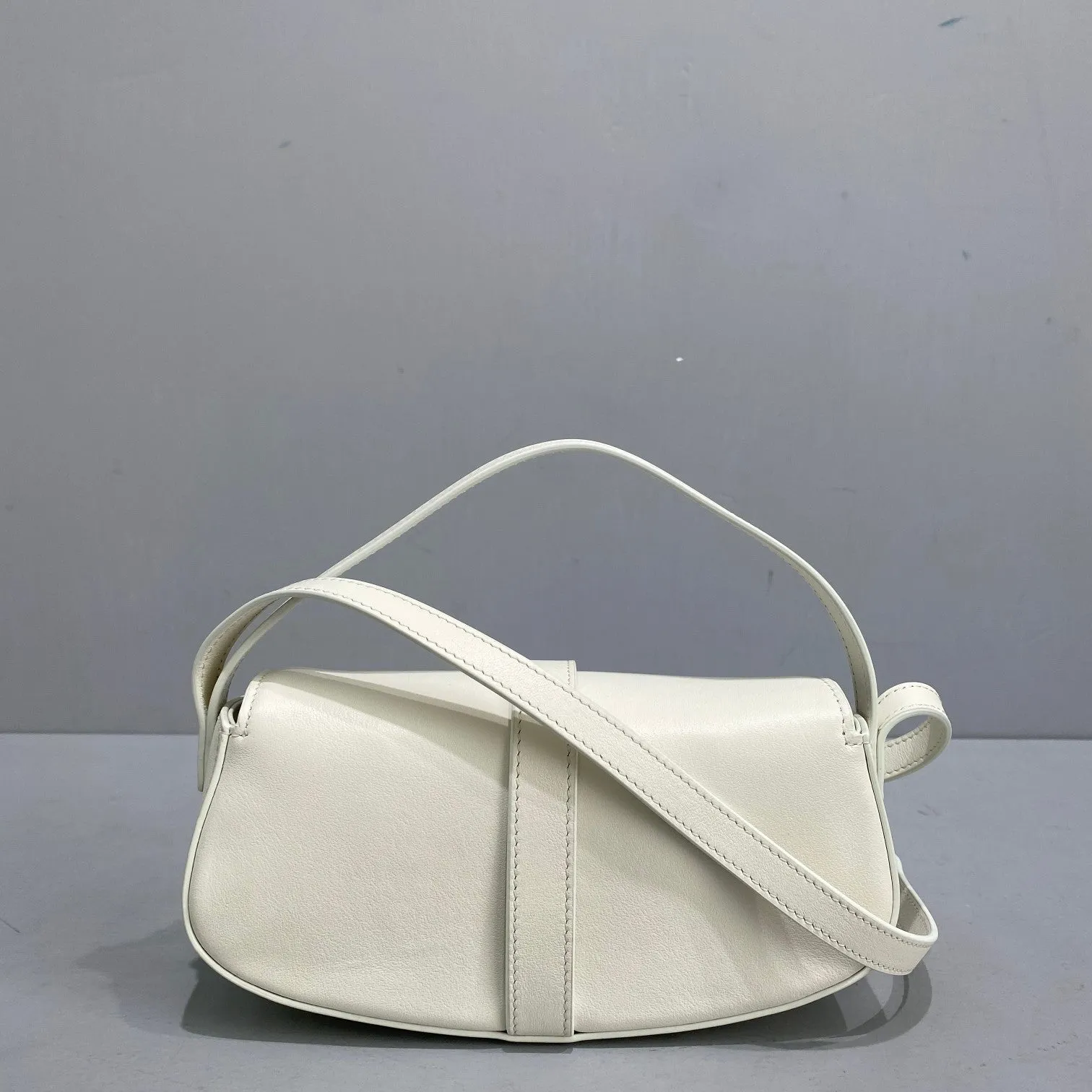 CE Clutch On Strap White For Women 7in/18cm 10I593DQ1.01OP