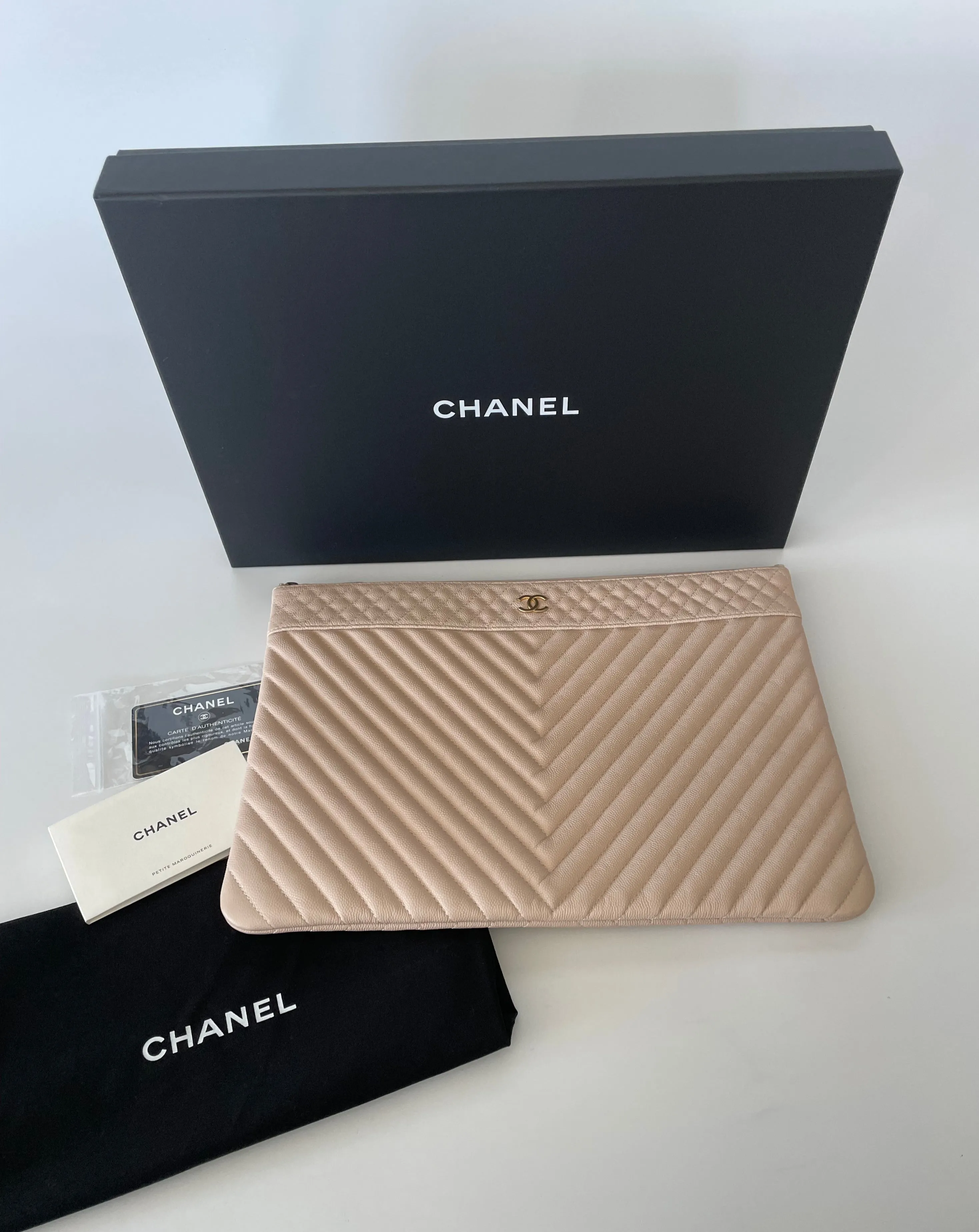 CHANEL | CLASSIC POUCH CAVIAR V STITCH | BEIGE