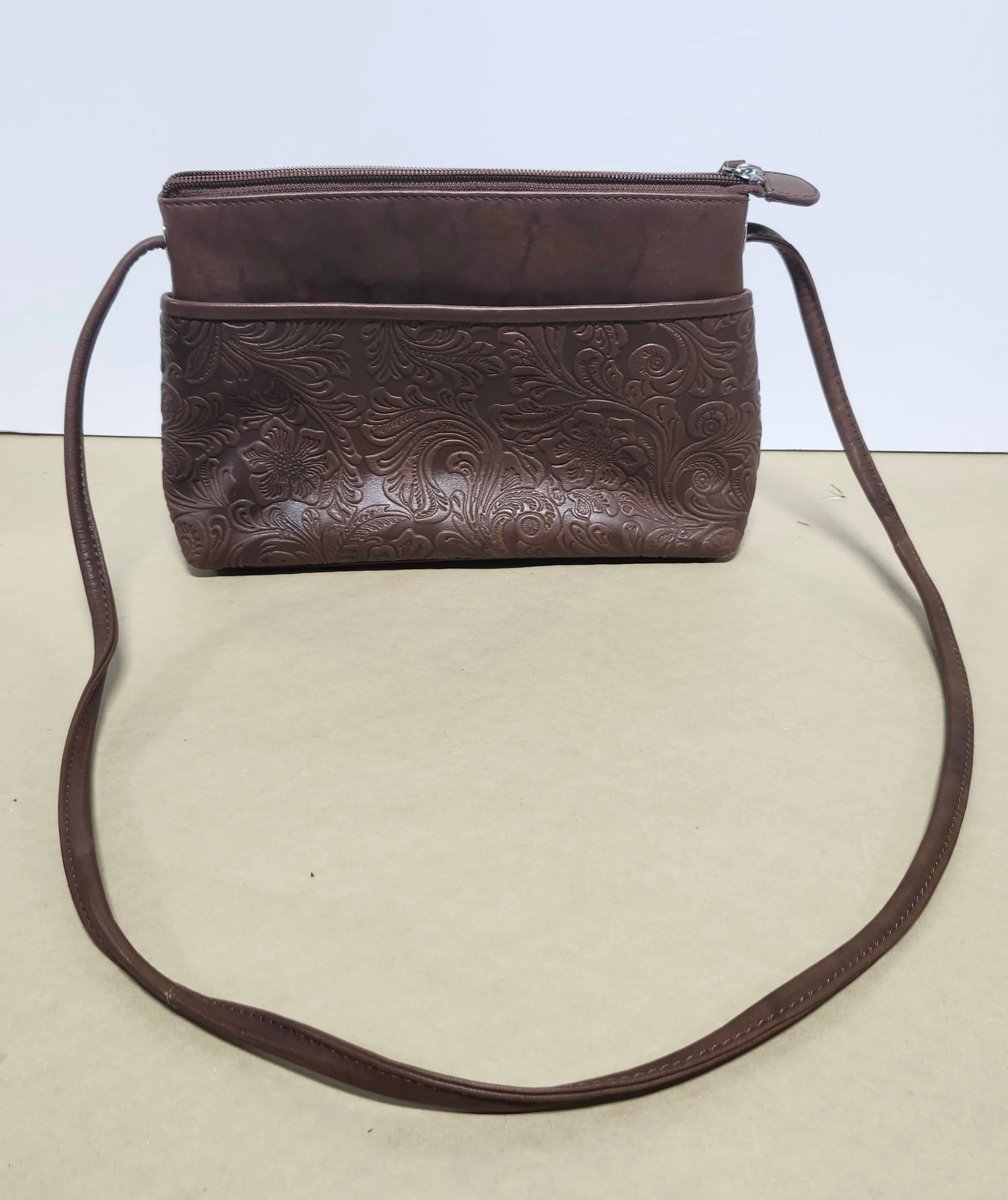 Ili Cheyenne East West Coast Crossbody Bag