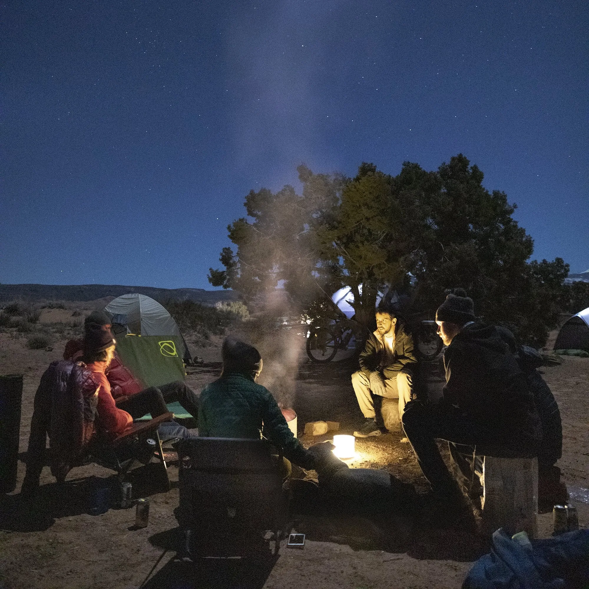 Luci Base: Solar Inflatable Lantern   Power Bank