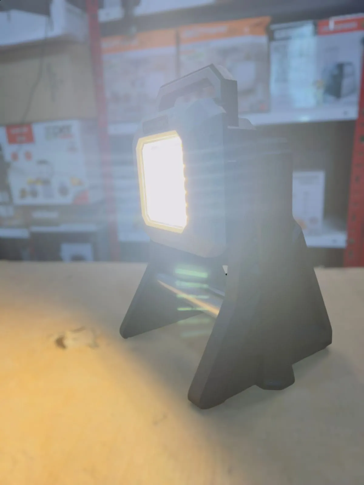 Multifunctional Work Light & Power Bank