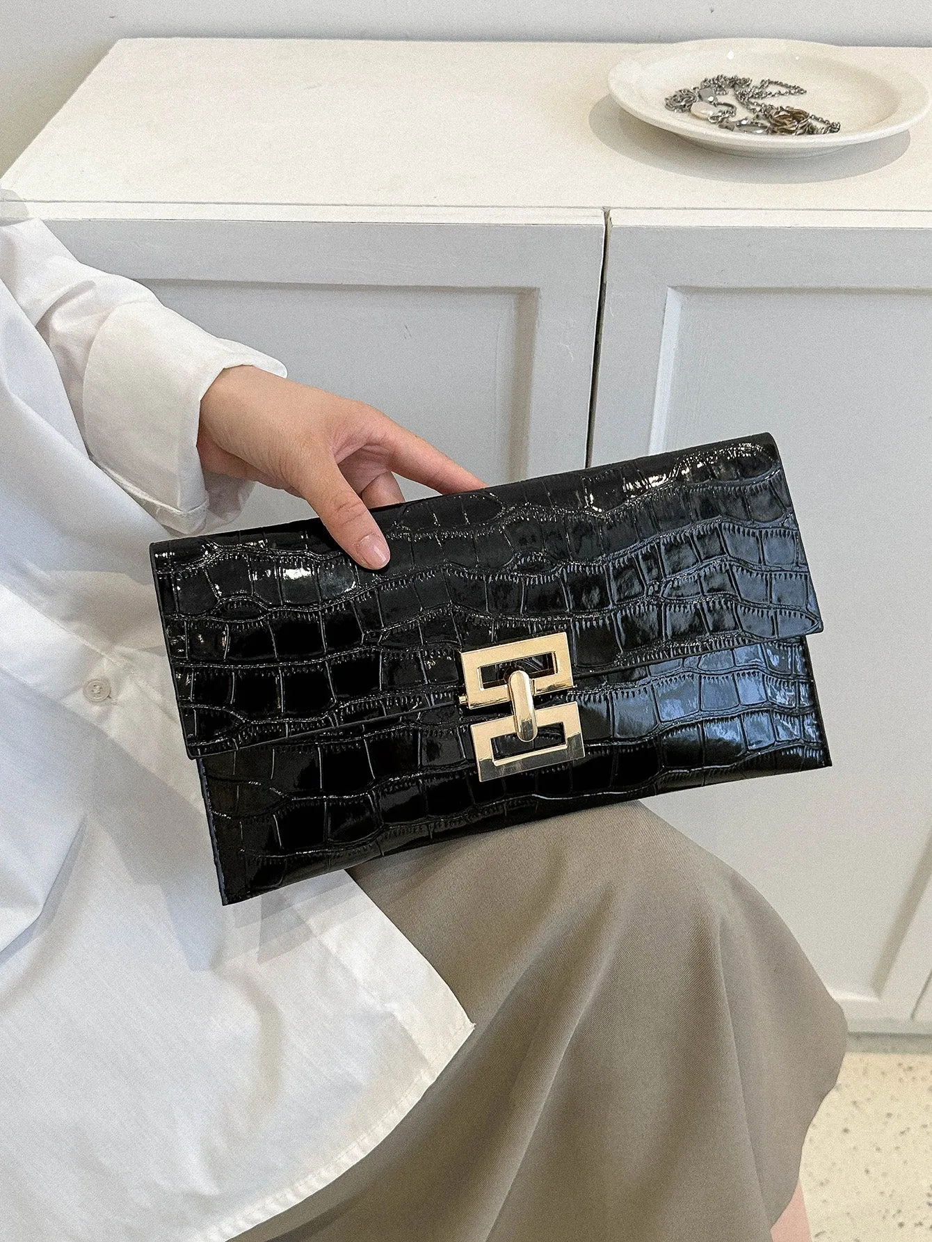 Solid Color Simple Crocodile Embossed Clutch Bag