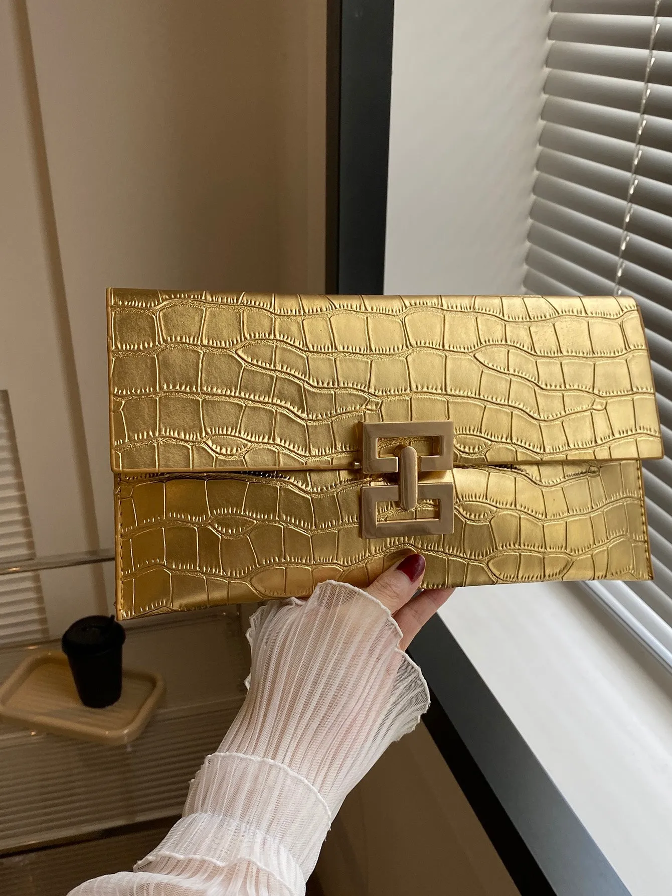 Solid Color Simple Crocodile Embossed Clutch Bag